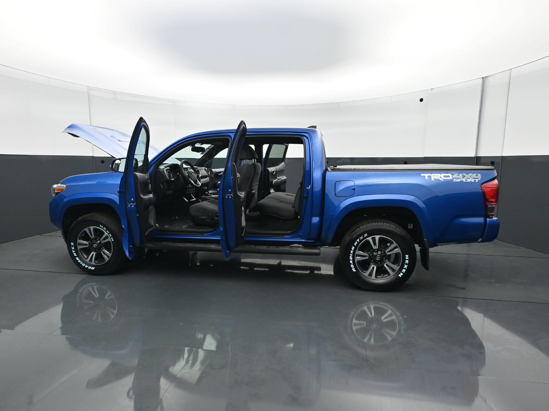Used 2017 Toyota Tacoma TRD Sport w/ Premium & Technology Package AWD/4WD image 28