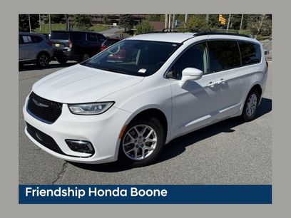 Used 2022 Chrysler Pacifica Touring-L