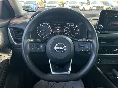 Used 2023 Nissan Rogue SV FWD image 32