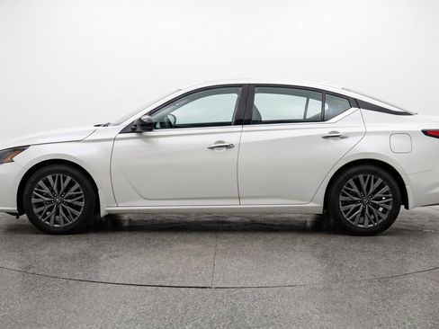 Used 2025 Nissan Altima 2.5 SV FWD image 5