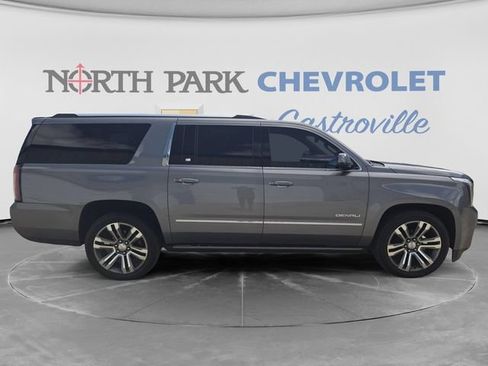 Used 2020 GMC Yukon XL Denali w/ Denali Premium Package AWD/4WD image 2
