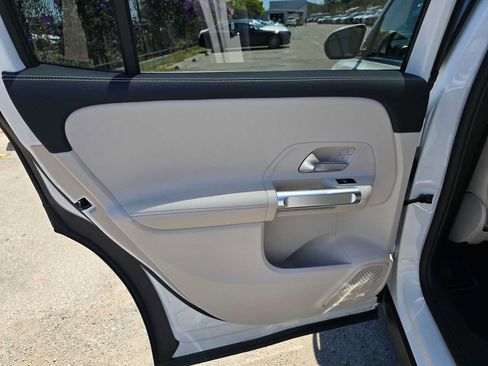 Used 2023 Mercedes-Benz GLB 250 4MATIC image 15
