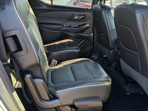 Used 2023 Chevrolet Traverse Premier AWD/4WD image 16