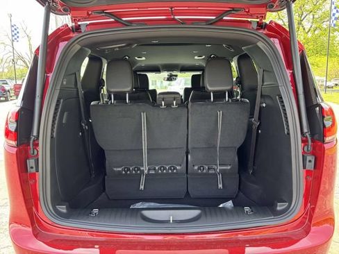 New 2027 Chrysler Pacifica Select FWD image 35
