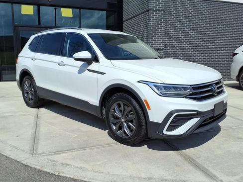Used 2023 Volkswagen Tiguan SE AWD/4WD image 1