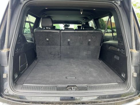 Used 2024 Jeep Wagoneer L Series II w/ Flexible Seating Group AWD/4WD image 11