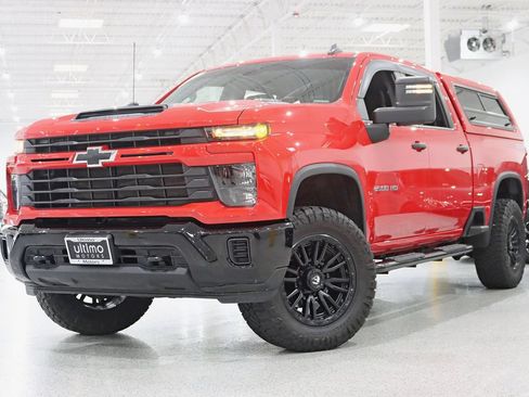 Used 2024 Chevrolet Silverado 2500 Custom w/ Custom Value Package AWD/4WD image 6