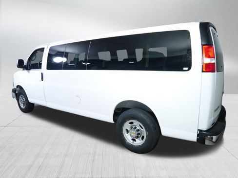 Used 2025 Chevrolet Express 3500 LT w/ LT Preferred Equipment Group RWD image 5
