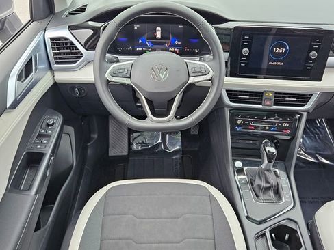 New 2026 Volkswagen Taos SE FWD image 7