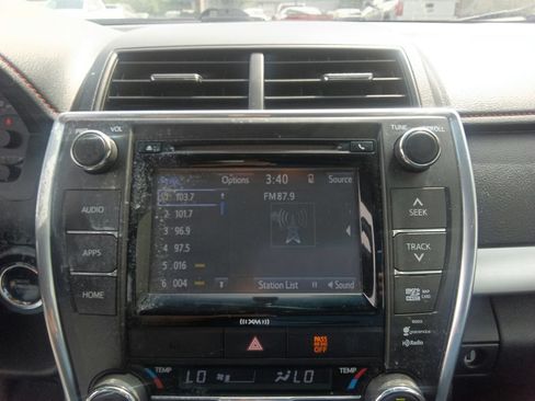 Used 2016 Toyota Camry XSE w/ Moonroof Package FWD image 25