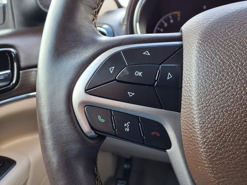 Used 2020 Jeep Grand Cherokee Overland RWD image 16