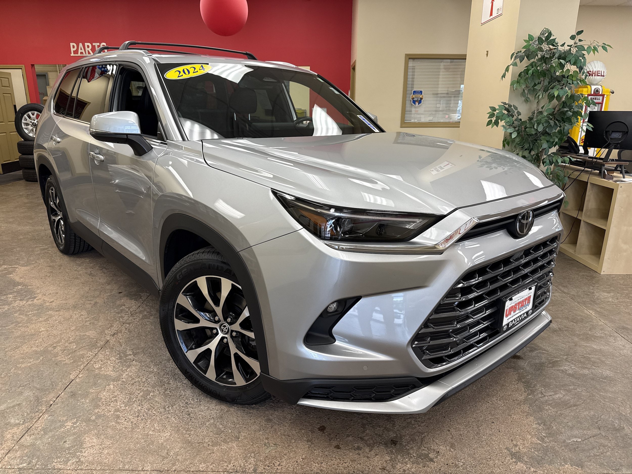 Used 2024 Toyota Grand Highlander AWD Hybrid image 2