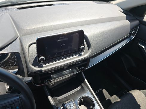 Used 2024 Nissan Rogue SV FWD image 26