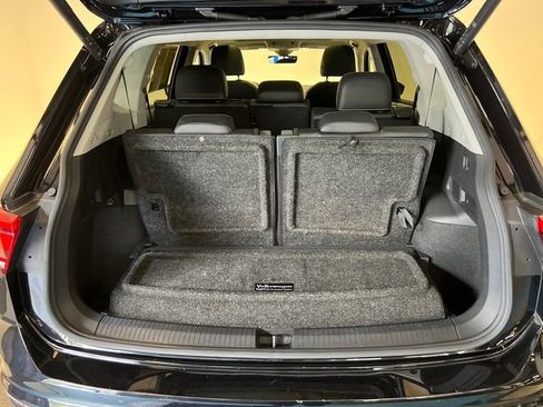 Certified 2023 Volkswagen Tiguan SE w/ Panoramic Sunroof Package FWD image 5