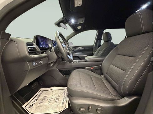 Used 2025 Chevrolet Traverse LT AWD/4WD image 23