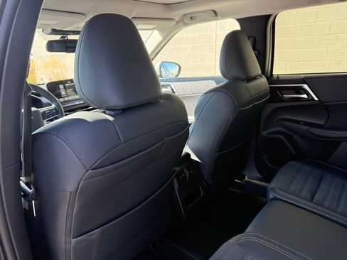 New 2025 Mitsubishi Outlander SE image 22