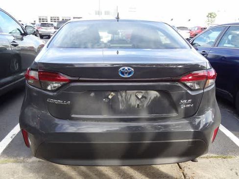 Used 2025 Toyota Corolla XLE FWD image 5