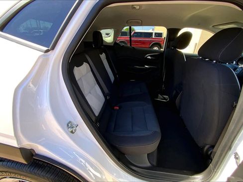 Used 2025 Chevrolet Trax LS image 20