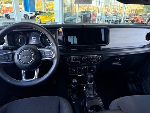 Used 2025 Jeep Wrangler Unlimited Sahara w/ Safety Group image 12