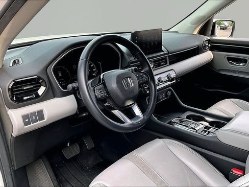 Used 2025 Honda Pilot EX-L image 14