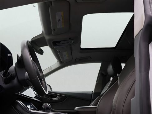Used 2019 Audi Q8 Prestige w/ Luxury Package AWD/4WD image 40
