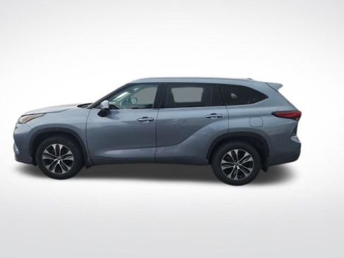 Used 2021 Toyota Highlander XLE image 12