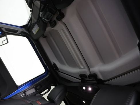 Used 2024 Jeep Wrangler Unlimited Rubicon w/ Capability Package image 6