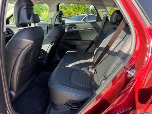 Certified 2025 Kia Sportage SX Prestige AWD/4WD image 8
