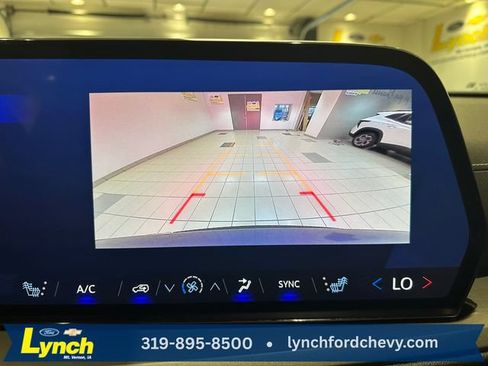 Used 2025 Chevrolet Traverse LT AWD/4WD image 4