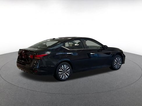 Used 2025 Nissan Altima 2.5 SV image 15