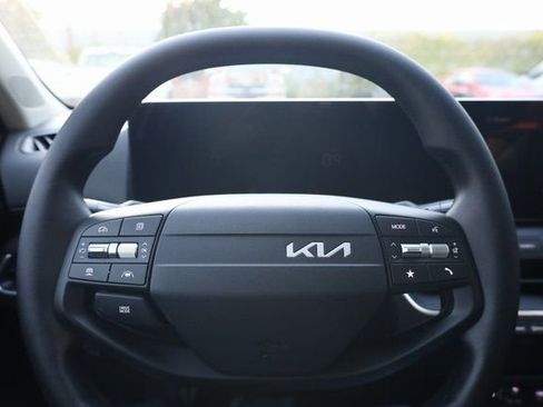 New 2025 Kia K4 LXS image 16
