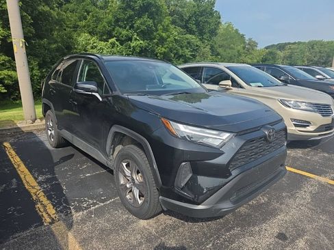 Used 2025 Toyota RAV4 XLE FWD image 3