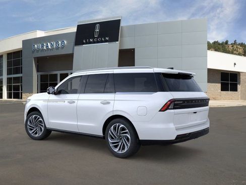 New 2025 Lincoln Navigator Reserve image 4