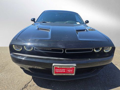 Used 2018 Dodge Challenger SXT RWD image 8