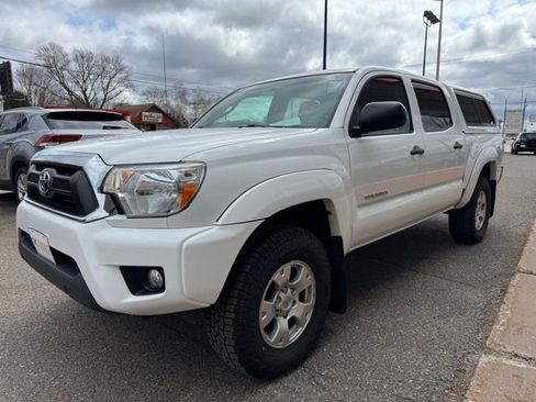 Used 2015 Toyota Tacoma 4x4 Double Cab w/ SR5 Package image 3