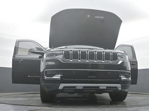 Used 2022 Jeep Wagoneer Series III w/ Flexible Seating Group AWD/4WD image 62