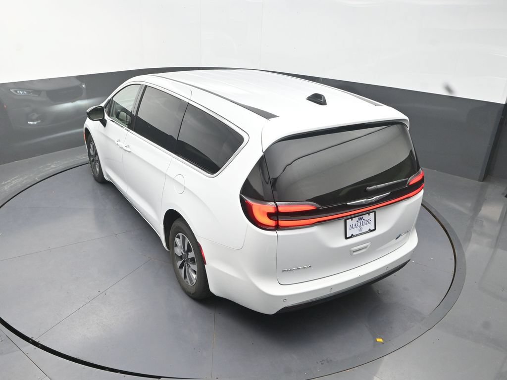 Used 2024 Chrysler Pacifica Limited FWD image 19