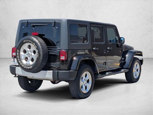Used 2014 Jeep Wrangler Unlimited Sahara w/ Connectivity Group AWD/4WD image 5