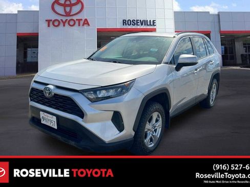 Used 2022 Toyota RAV4 LE image 1