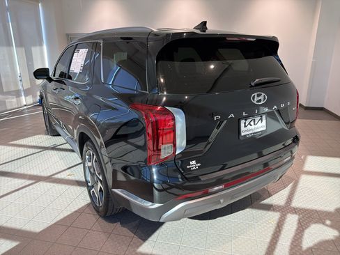 Used 2024 Hyundai Palisade Limited image 3