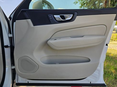 Used 2018 Volvo XC60 T6 Momentum w/ Vision Package AWD/4WD image 19