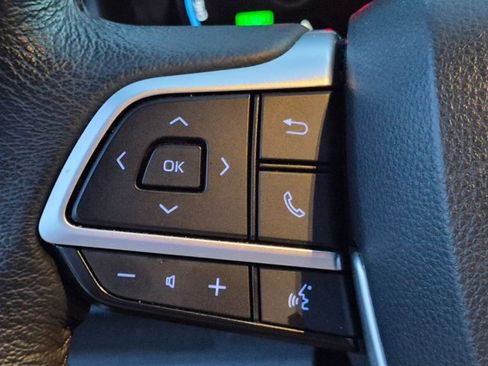 Used 2024 Toyota Sienna XLE FWD image 13