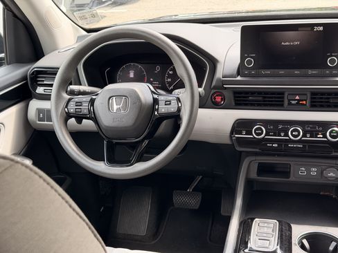Used 2023 Honda Pilot LX image 17