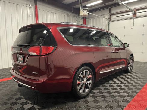 Used 2019 Chrysler Pacifica Limited w/ Tire & Wheel Group image 4