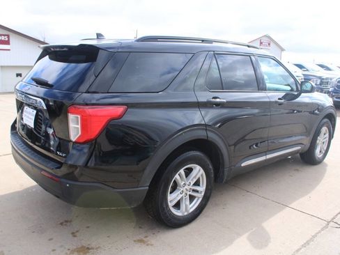 Used 2022 Ford Explorer XLT image 8