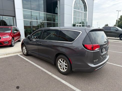 Used 2017 Chrysler Pacifica Touring Plus w/ Security Group FWD image 4