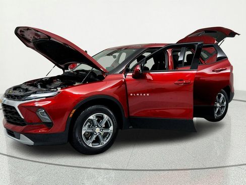 Used 2024 Chevrolet Blazer LT w/ LPO, Floor Liner Package FWD image 9