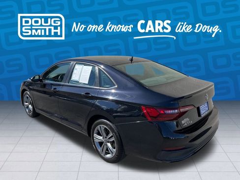 Used 2024 Volkswagen Jetta SE image 4