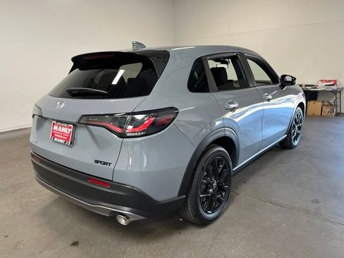 Used 2025 Honda HR-V Sport image 3