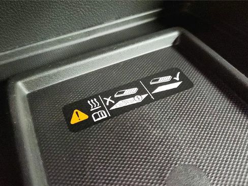 Used 2023 Chevrolet Traverse RS FWD image 23